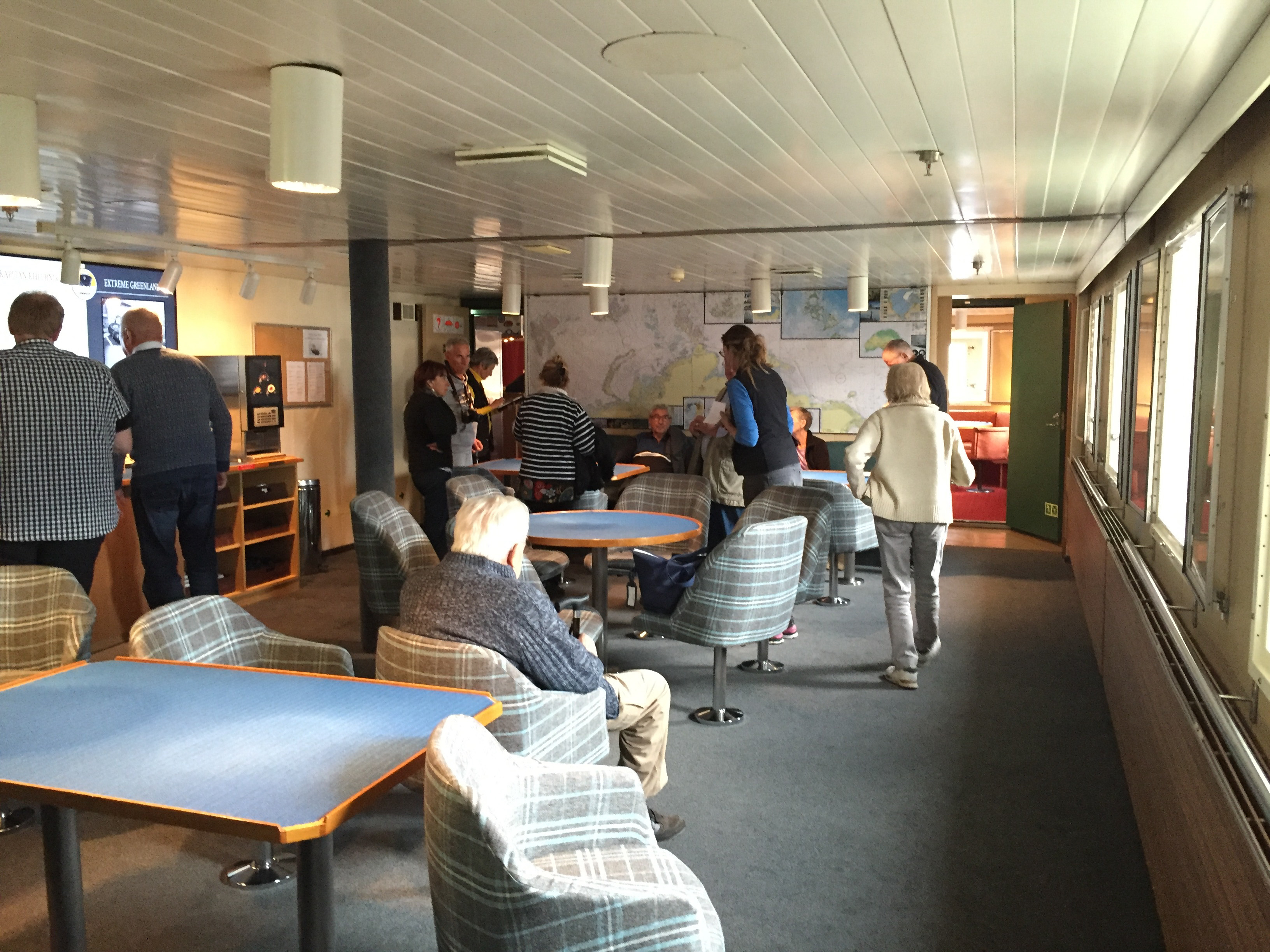 Quark Expeditions Kapitan Khlebnikov Library 3.jpg